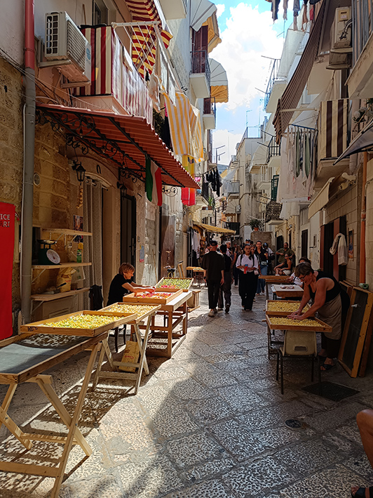 Via delle Orecchiette, Bari ©beautytudine Via delle Orecchiette, Bari ©beautytudine