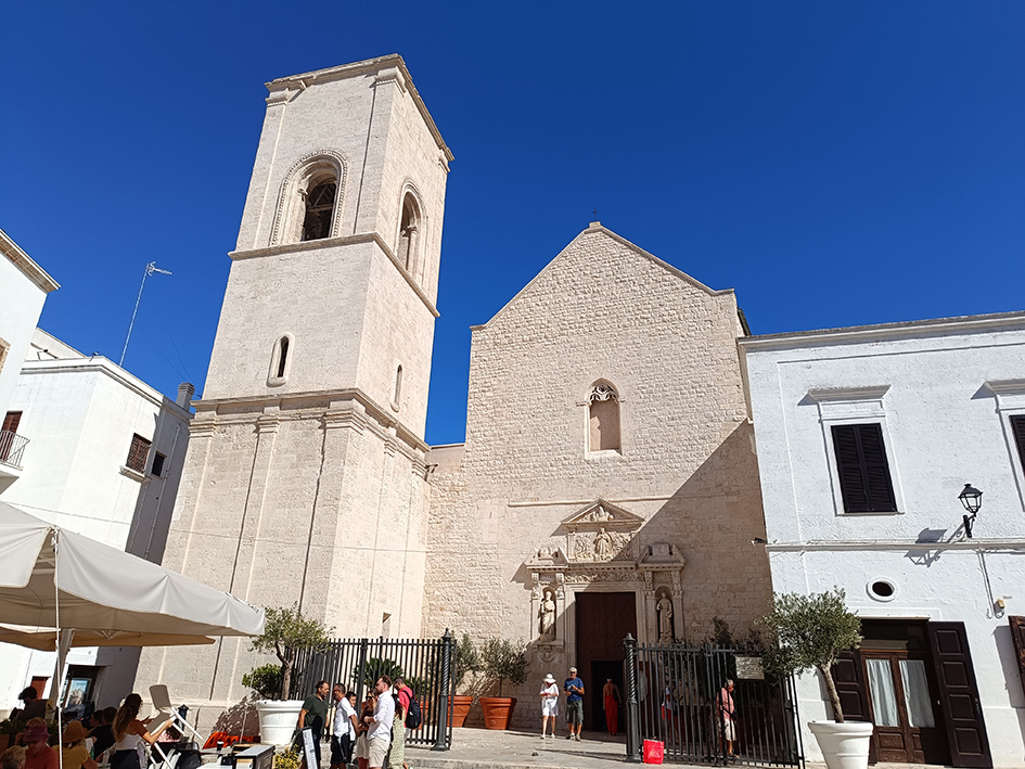 Chiesa Santa Maria Assunta, Polignano al Mare ©beautytudine Chiesa Santa Maria Assunta, Polignano al Mare ©beautytudine
