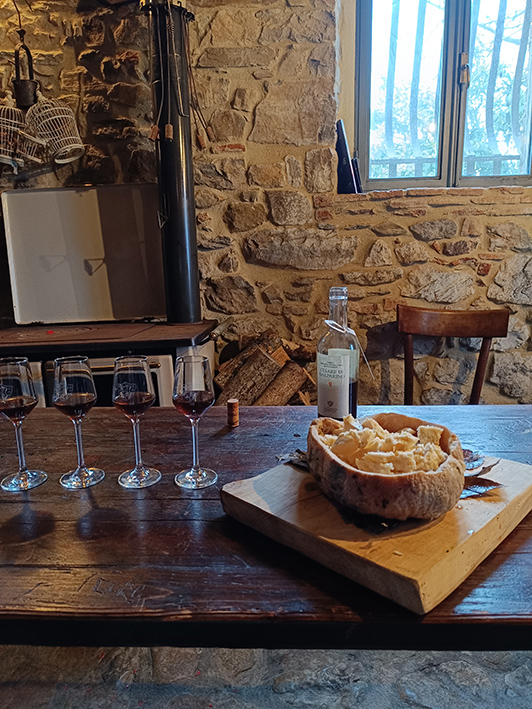 Vinosanto da uve affumicate "Cesare di Galparino" ©beauttyudine Vinosanto da uve affumicate "Cesare di Galparino" ©beauttyudine