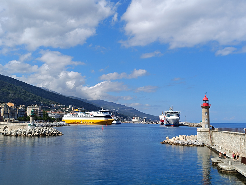 Vista dal Porto Vecchio di Bastia ©beautytudine