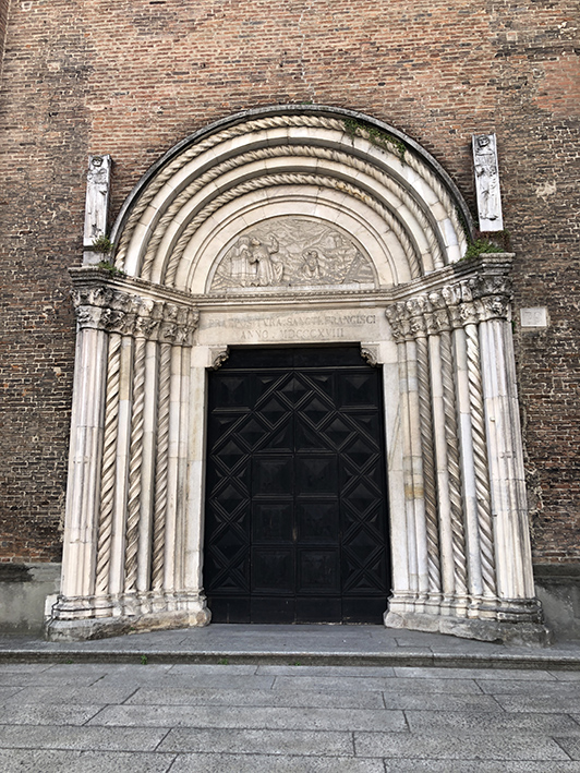 Chiesa di San Francesco, portone  ©beautytudine