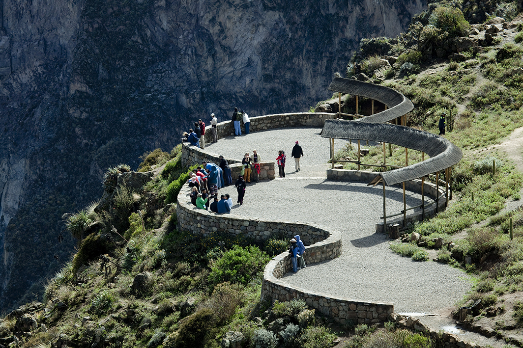 Belvedere della Cruz del Cóndor nel Cañón del Colca, Arequipa ©️Gihan Tubbeh PROMPERÚ