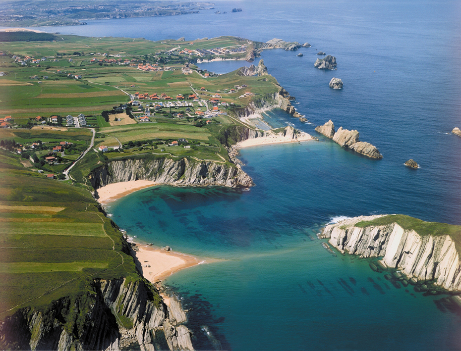 Cantabria, Costa Quebrada, Liencres (Piélagos) - Vista desde la costa ©Ente Spagnolo del Turismo - Turespaña Cantabria, Costa Quebrada, Liencres (Piélagos) - Vista desde la costa ©Ente Spagnolo del Turismo - Turespaña