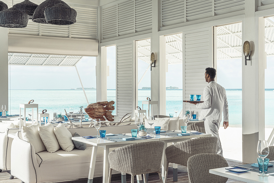 Four Seasons Maldives at Landaa Giraavaru_Blu Beach Club Interior