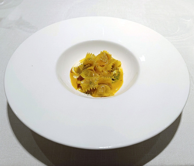 agnolotti del plin, gallina bianca, funghi gorgonzola e zaffarano &copy;beautytudine