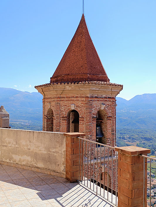 Castelluccio Superiore, campanile ©beautytudine Castelluccio Superiore, campanile ©beautytudine